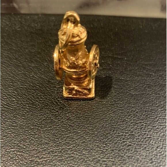 COUNTRY STORE COFFEE MILL Charm For Bracelet Or Necklace Avon (J59) Movable Part - Picture 4 of 6